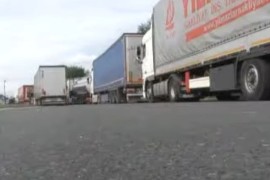 Teretnjaci na Horgošu čekaju po sedam sati