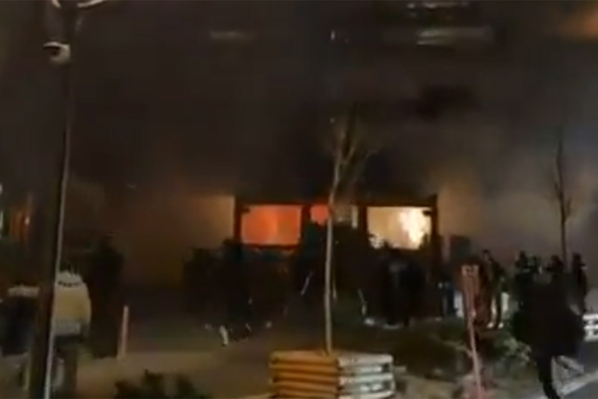 Užas na proslavi Nove godine: Velika eksplozija u švajcarskom zimovalištu, ima mrtvih (VIDEO)