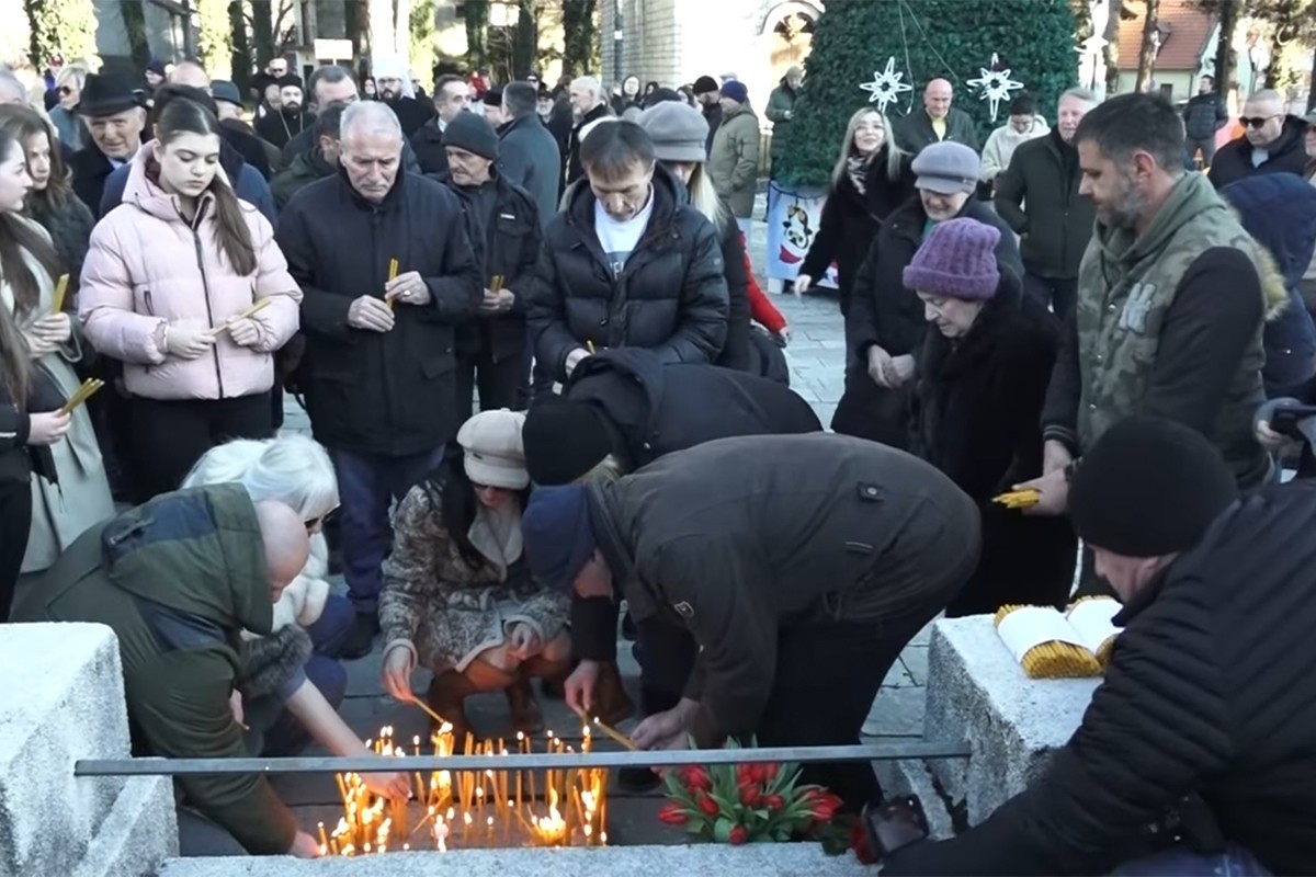 Obilježena godišnjica masovnog ubistva na Cetinju, zastave na pola koplja
