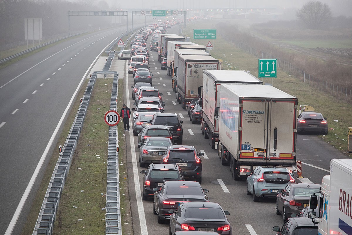 Gužve na Bajakovu, na ulazak u Hrvatsku čeka se satima: "Tu je raspad sistema"