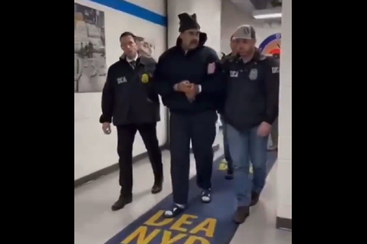 "Maduro pokušao pobjeći u sigurnu sobu, ali nije mogao zatvoriti vrata" (VIDEO)
