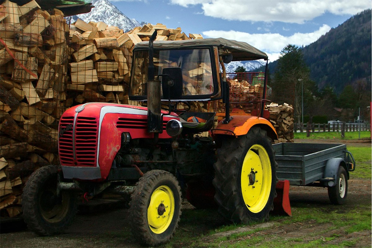 Otac osuđen jer je sina (13) iskorištavao za rad: Tjerao ga da vozi traktor
