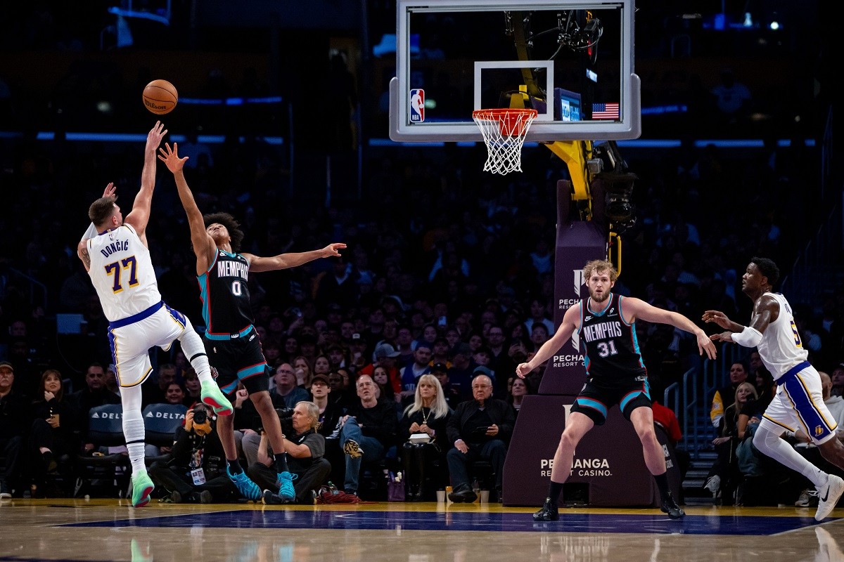 Magični Dončić u MVP ritmu protiv Memfisa (VIDEO)