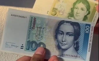Milijarde maraka još nepromijenjene: Ljudi ih skrivaju u madrace, kutije, zavjese