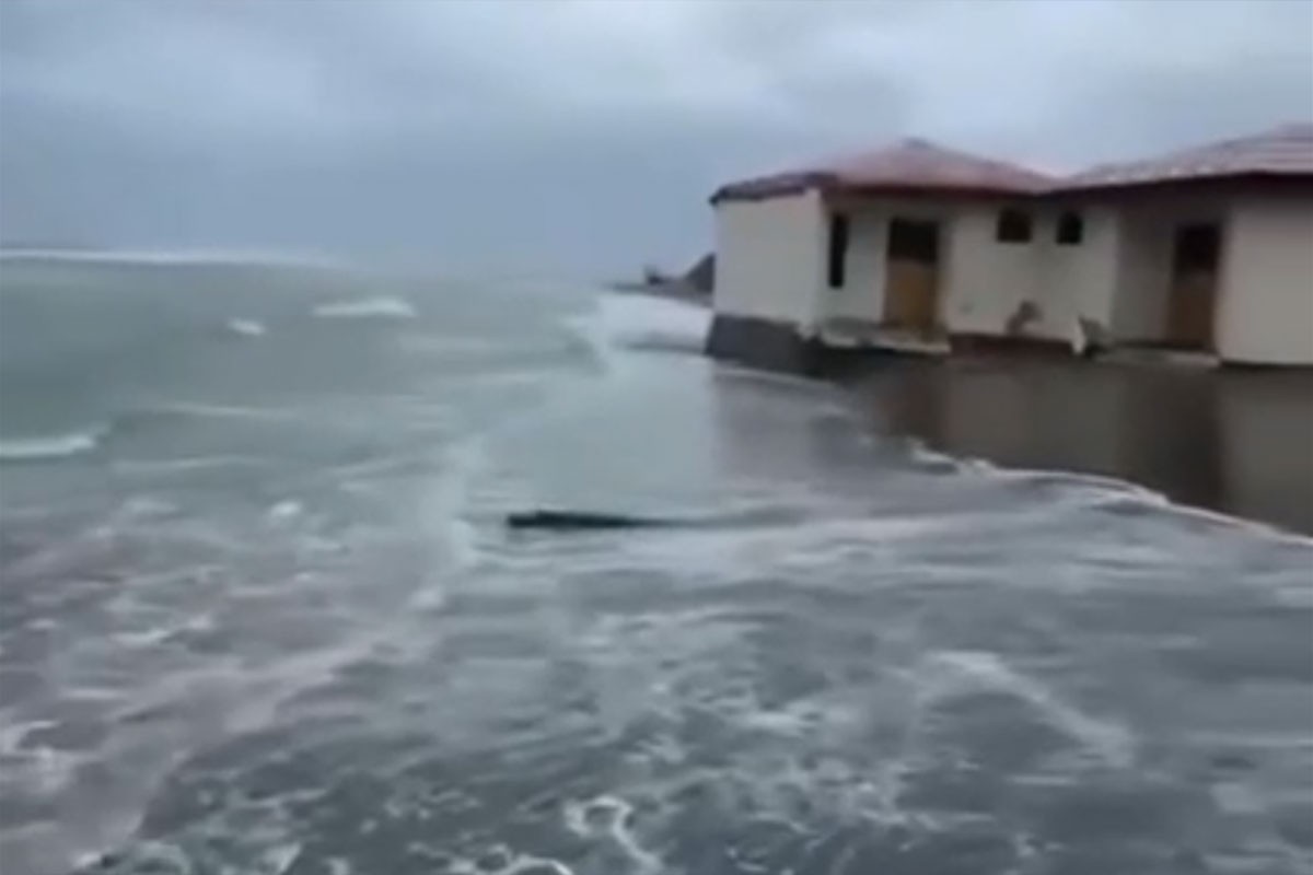 Problemi u nudističkom naselju Ada Bojana, voda prodrla u objekte (VIDEO)