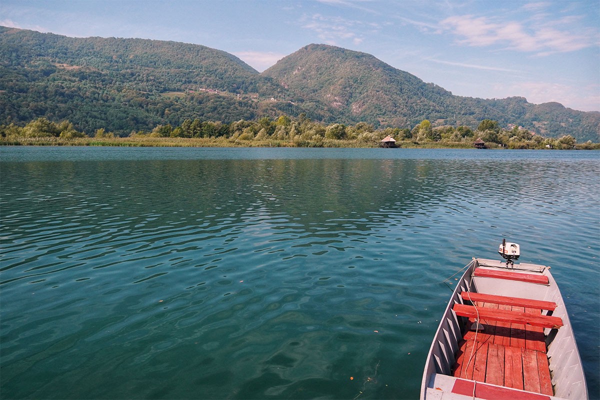 Drina poplavila vikend naselje: Evakuisano 9 osoba u Ljuboviji