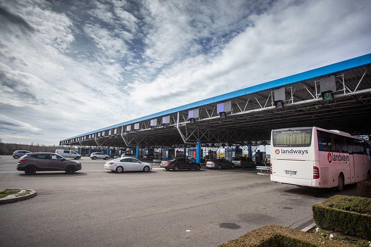 Pojačane kontrole na granici: Policija pretresala autobuse iz BiH