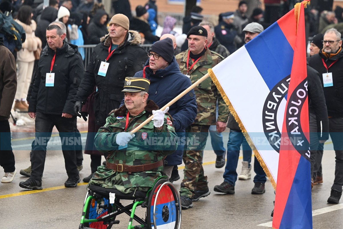 Svečani defile povodom Dana Republike: Bez slobode nema ni Srpske (VIDEO)