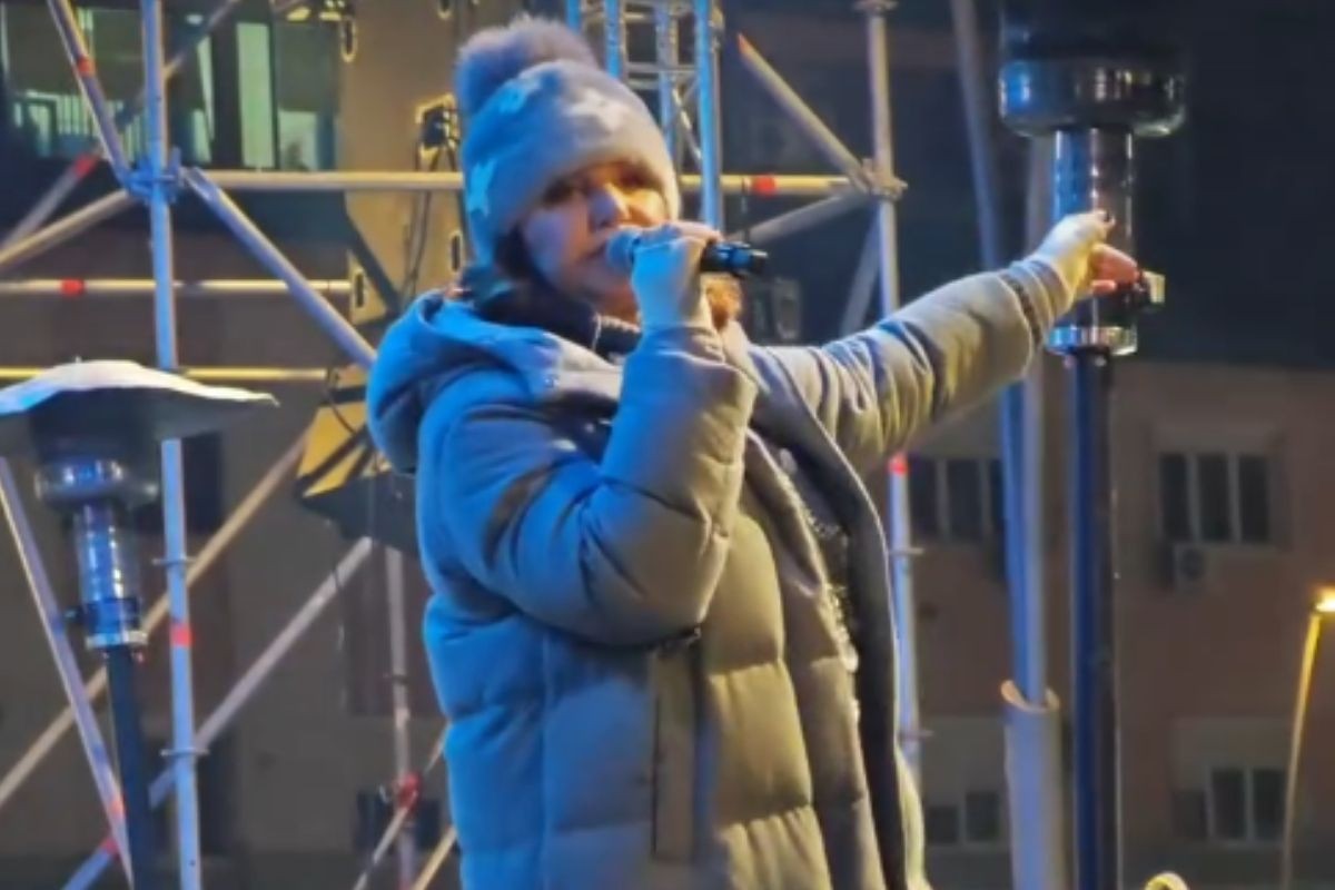 Anu Bekutu u Čačku gađali grudvama: "Sram vas bilo" (VIDEO)