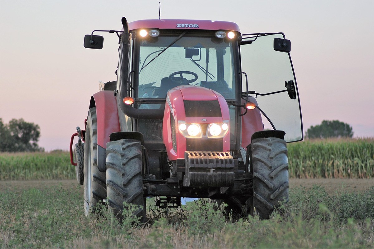 Na prodaju mašine dužnika: U ponudi i traktor Zetor