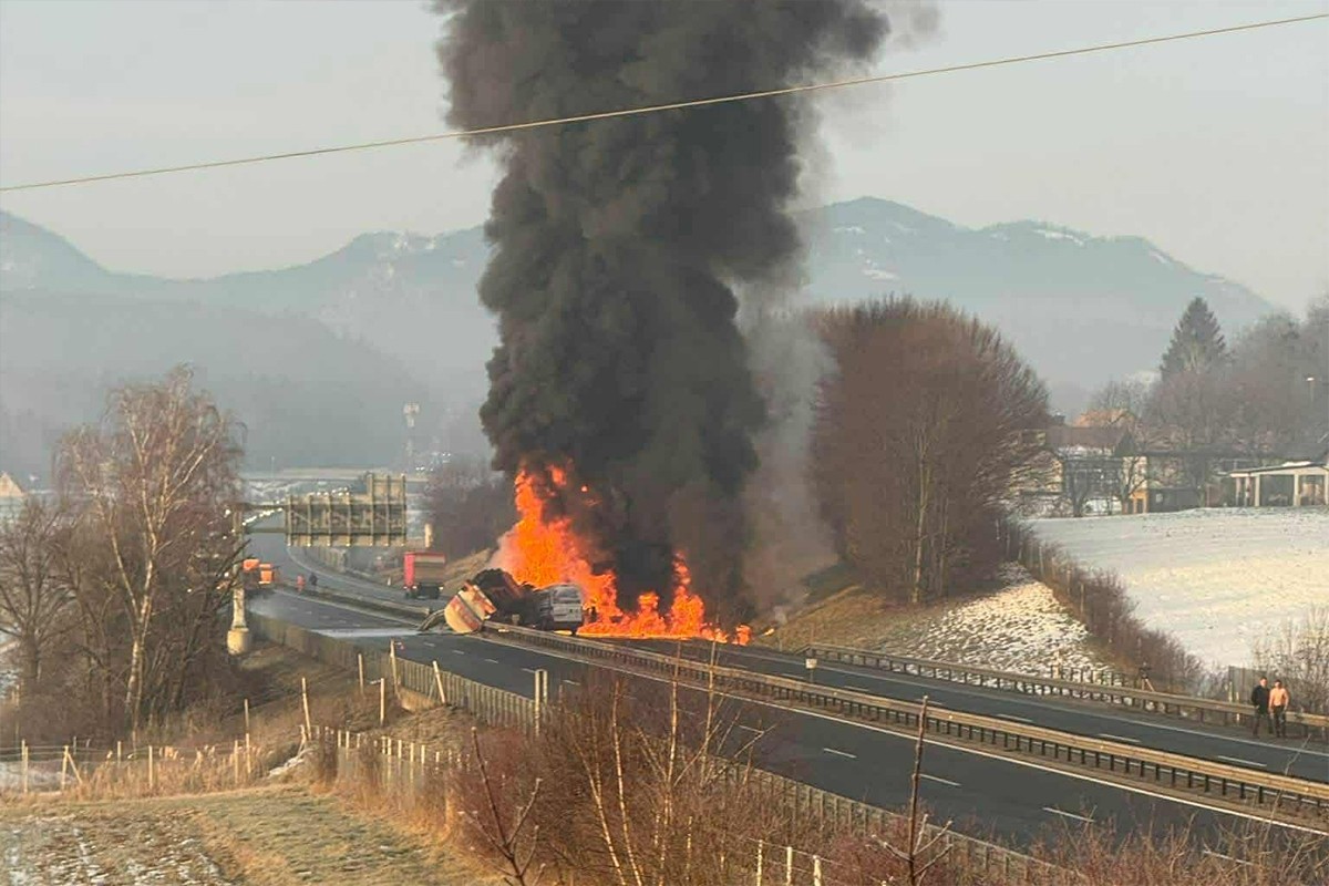 Stravični prizori u Sloveniji: Vozač kombija poginuo u vatrenoj stihiji (VIDEO)