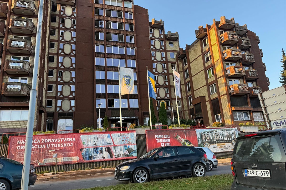 Produžen pritvor bivšem direktoru Doma penzionera Tuzla i njegovoj saradnici