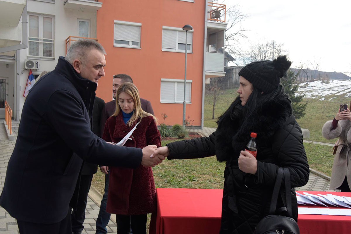 Porodice poginulih boraca i RVI dobile ključeve od stanova