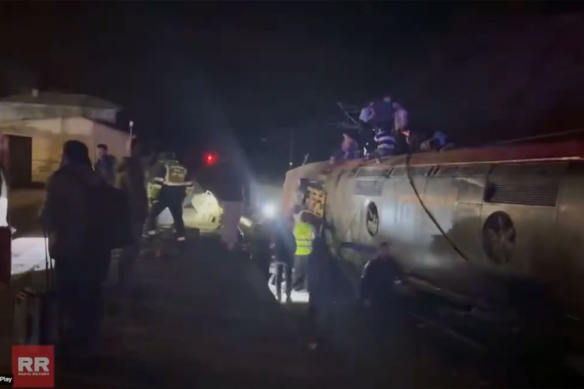 Dva voza iskočila iz šina u Španiji, ima povrijeđenih (VIDEO)