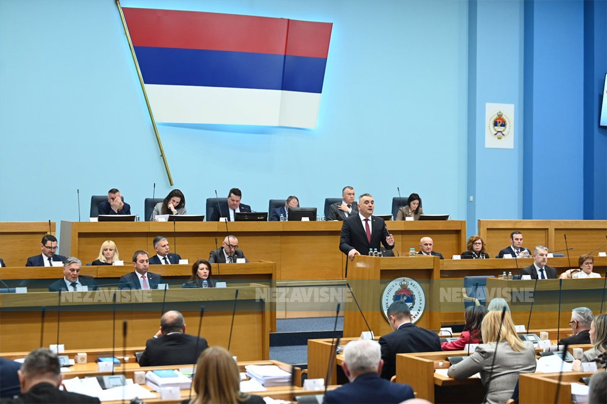 Burno u NSRS: Narodni front traži da se ponište svi akti Vlade RS od 2. septembra