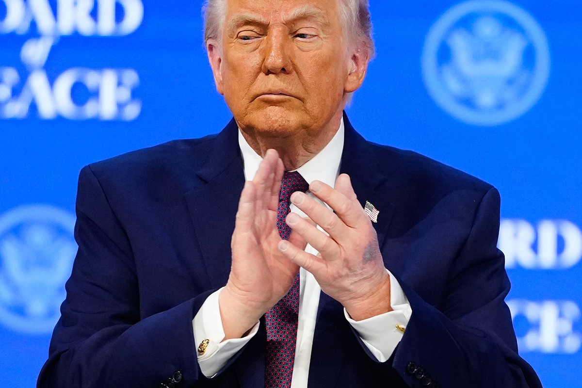 Ruke Donalda Trampa opet tema javnosti: Evo šta kaže Bijela kuća (FOTO)