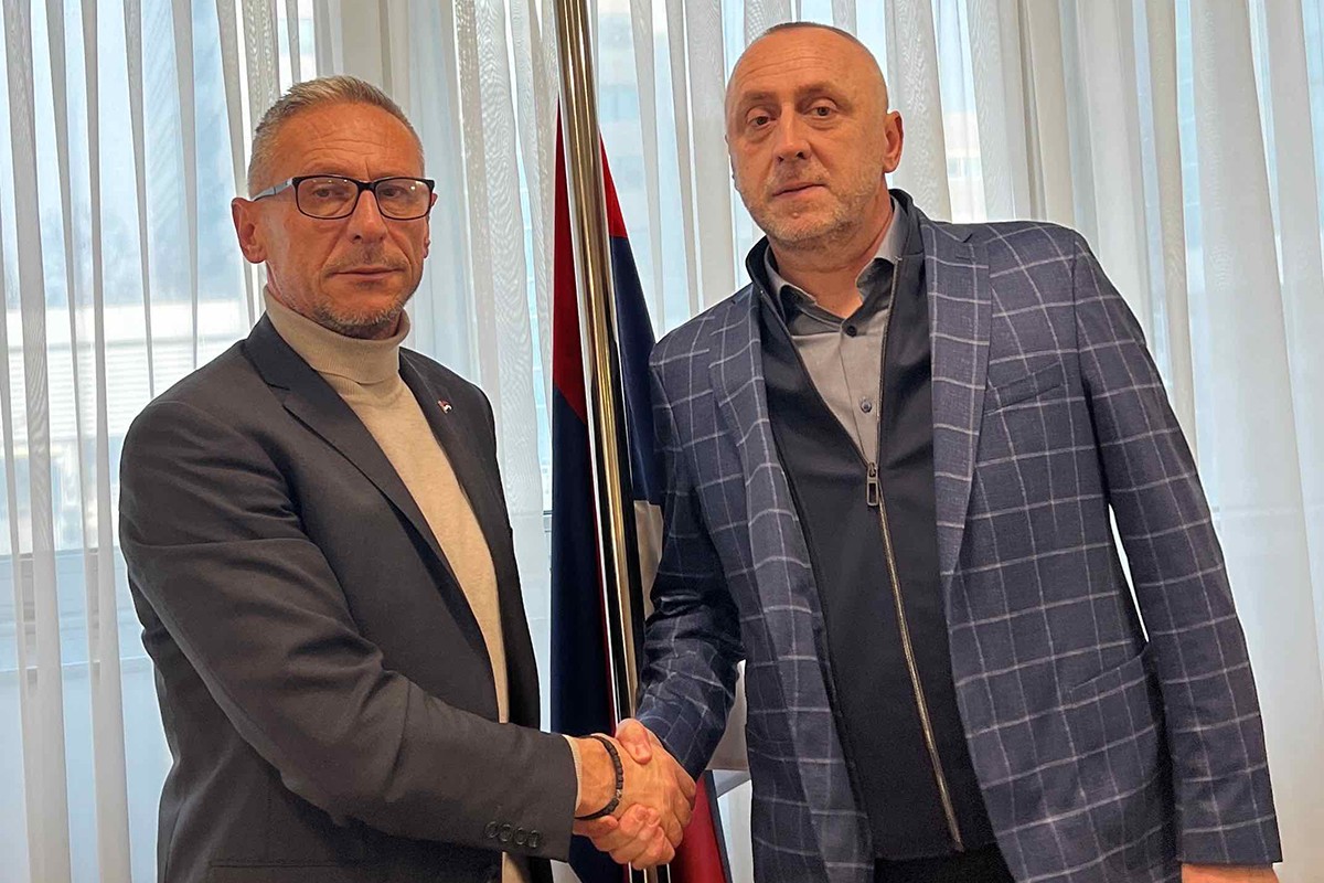 Danijel Egić predao fotelju, šta je poručio novi ministar Radan Ostojić?