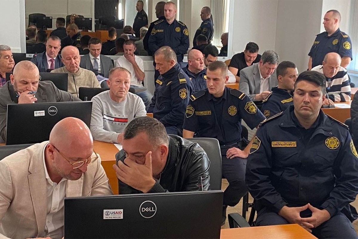 Optužnica za iskorištavanje djevojčica za prostituciju, na spisku i policajci