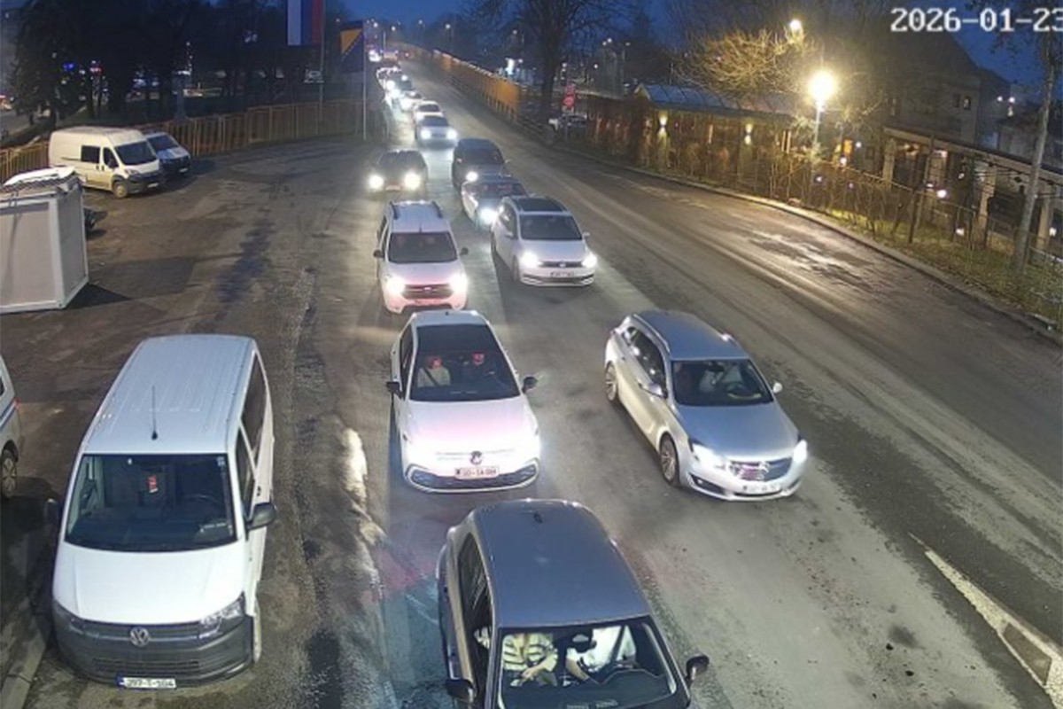 Pojačan saobraćaj na prelazima sa Hrvatskom i Srbijom