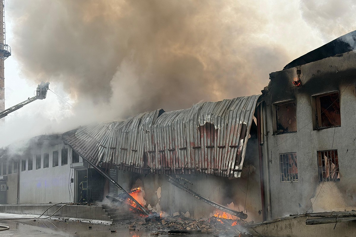 Požar u industrijskoj zoni u Novom Pazaru stavljen pod kontrolu