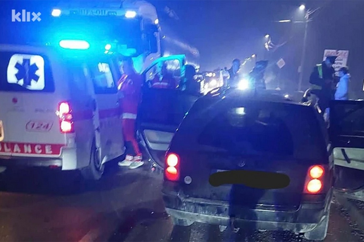 Teška saobraćajka u Živinicama, povrijeđeno osam osoba