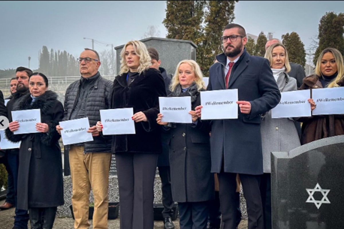 Ambasada SAD u Banjaluci i Sarajevu odala počast žrtvama Holokausta (FOTO)