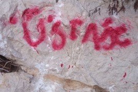 U srpskom selu Glušci u Hrvatskoj ispisani ustaški simboli i grafiti ...