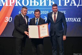 Nova banka dobitnik Povelje Opštine Mrkonjić Grad sa zlatnim simbolom ...