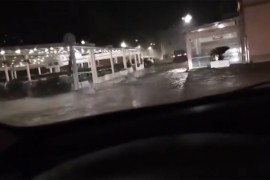 Velika plima pogodila Dalmaciju: Voda ulazi u kuće (VIDEO)