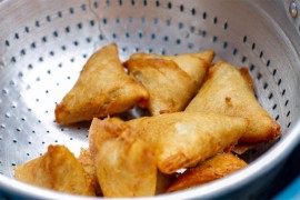 Najbrži jogurt uštipci: Mekani, puni sira i šunke
