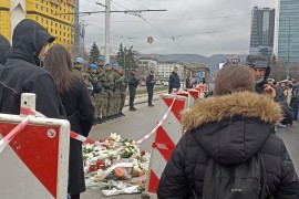 Građani odaju počast žrtvama tragedije u Sarajevu (VIDEO)