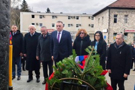 Obilježavanje Sretenja u Višegradu, položeni vijenci kod centralnog ...