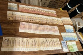 Policija zaplijenila drogu i novac, uhapšena i lica s potjernica