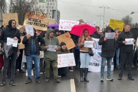 U Sarajevu počeli protesti, u Brčkom sahrana nastradalog studenta