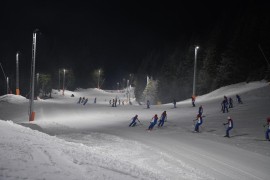 Otvoreno noćno skijanje na Prači - spektakularan spust instruktora i ...