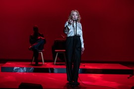 Mirjana Karanović u ulozi Marlen Ditrih na sceni NPS