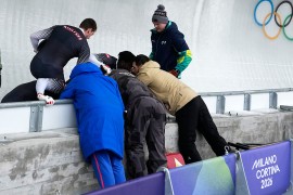 Nova drama na ZOI: Bob se prevrnuo pri punoj brzini, vozač u bolnici (VIDEO)