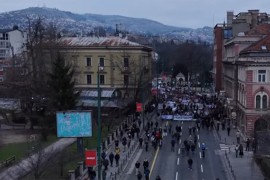 Objavljen snimak iz Sarajeva: Rijeka ljudi svih generacija na ulicama