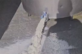 Poražavajuće scene iz Laktaša: Mljekari prinuđeni da prosipaju ...