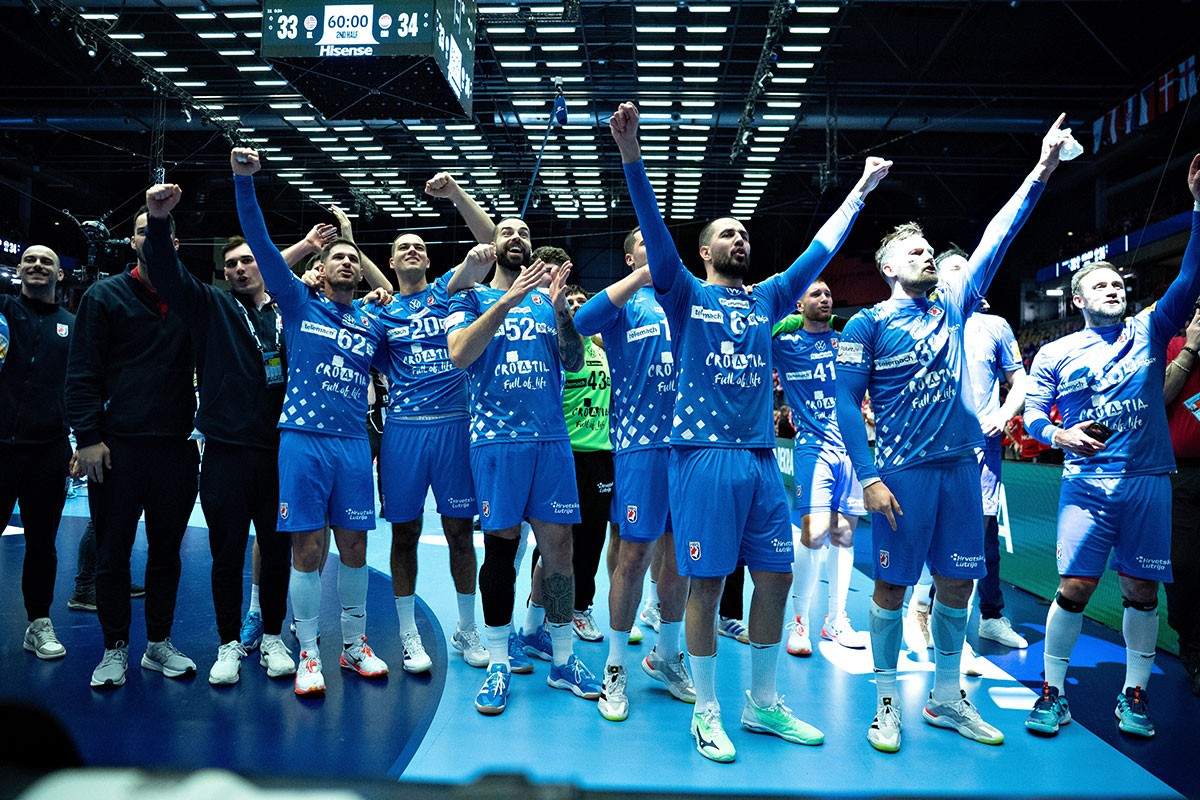 Hrvati osvojili bronzu, pa zapjevali Thompsonovu pjesmu (VIDEO)