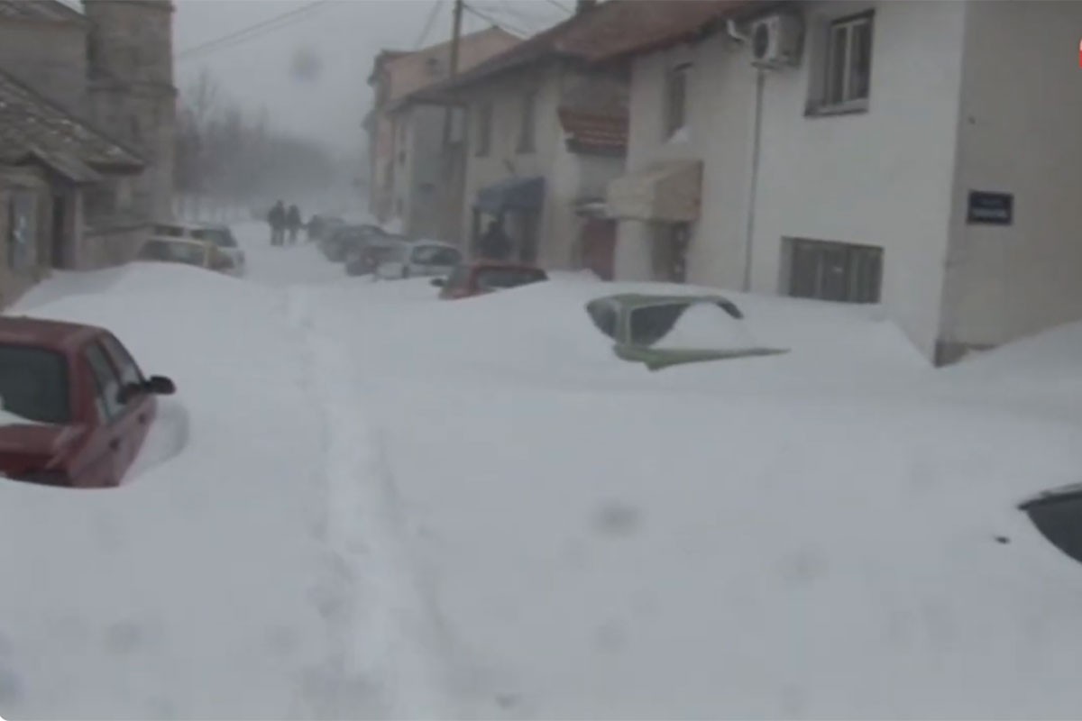 Sjećanje na zimu 2012: Snijeg u Mostaru i Sarajevu se mjerio metrima (FOTO)