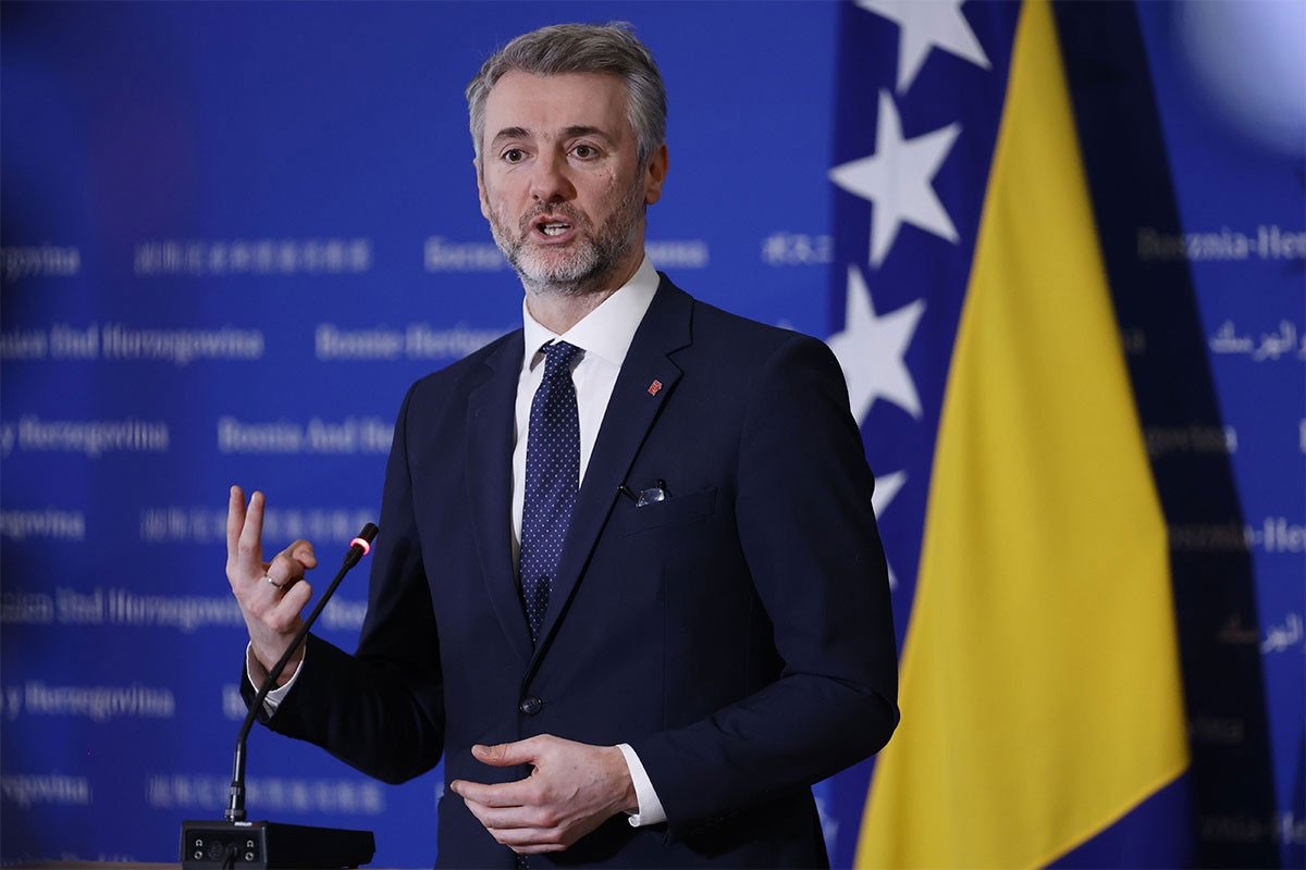 Ministar Forto se pohvalio da je letio niskobudžetnom aviokompanijom (VIDEO)