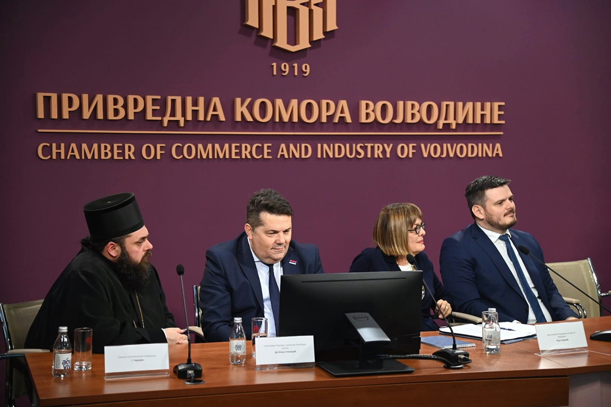 Stevandić u Novom Sadu: Zajedništvo srpski narod čini velikim