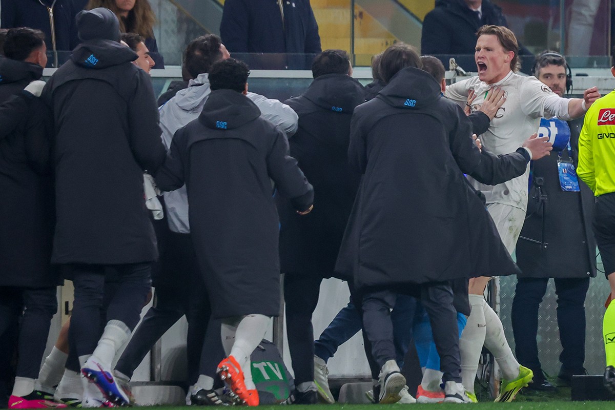 Napoli savladao Đenovu golom iz penala u 90+5. minutu