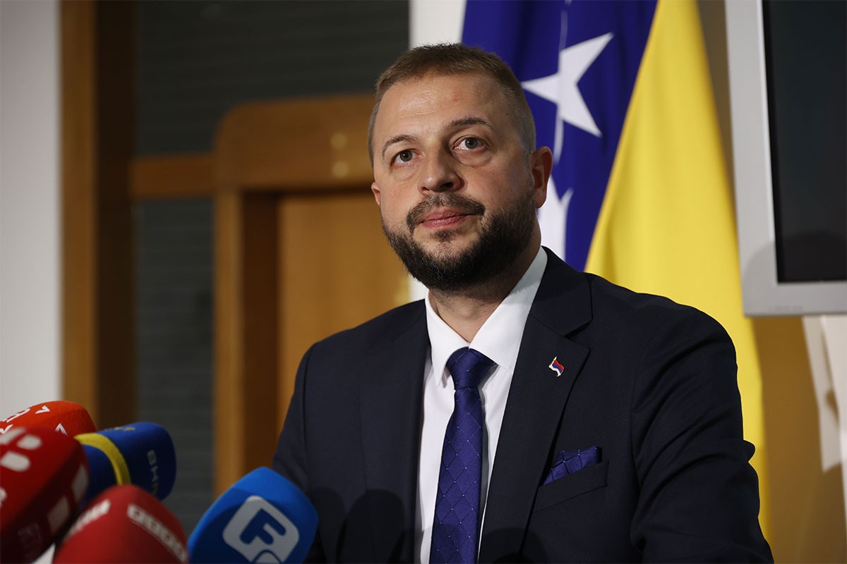 Nešković tvrdi: "SNSD je brutalno kupovao glasove"