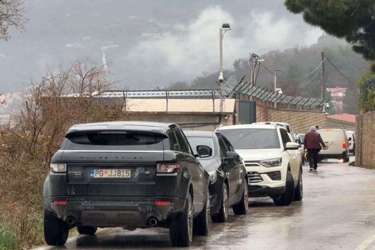 Opsadno stanje u Kotoru: Policija pretresa objekte "kavačkog" klana (VIDEO)