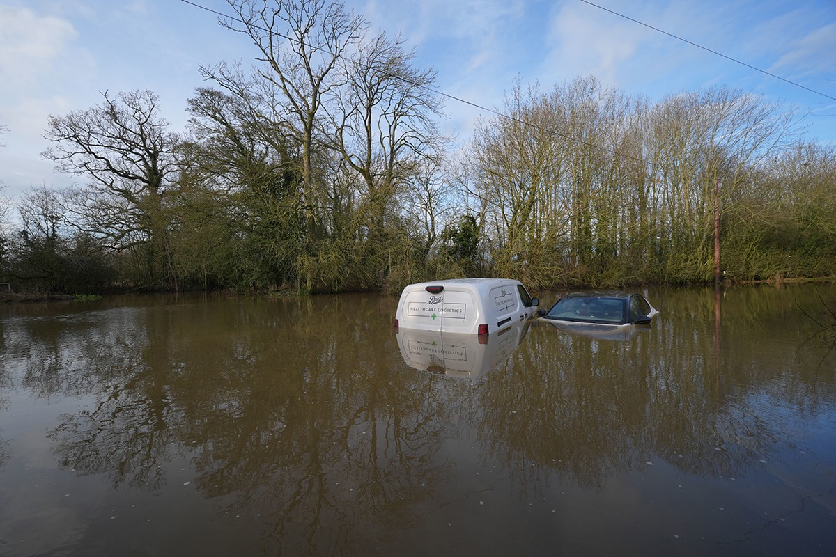 Poplave i problemi širom Velike Britanije jer kiša ne prestaje već 40 dana