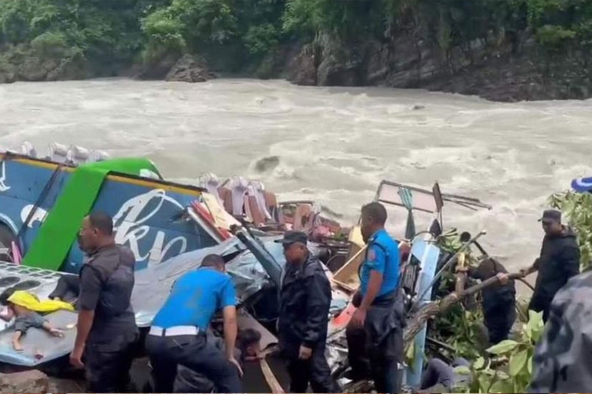 Autobus sletio u rijeku u Nepalu: Najmanje 10 poginulih (FOTO)