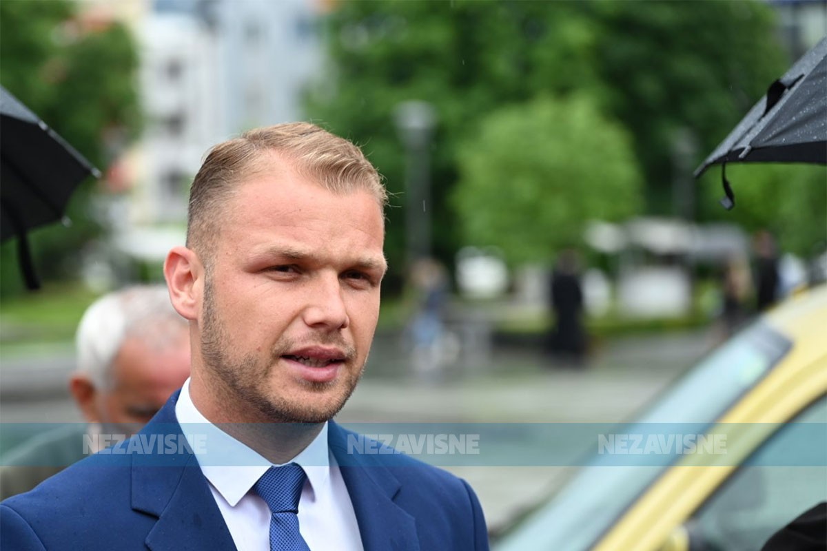 Stanivuković zadržan na granici sa Hrvatskom, platio kaznu