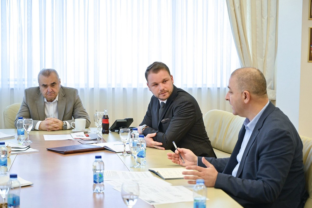 Stanivuković sa Stevanovićem i Jankovićem o izgradnji mosta u Česmi